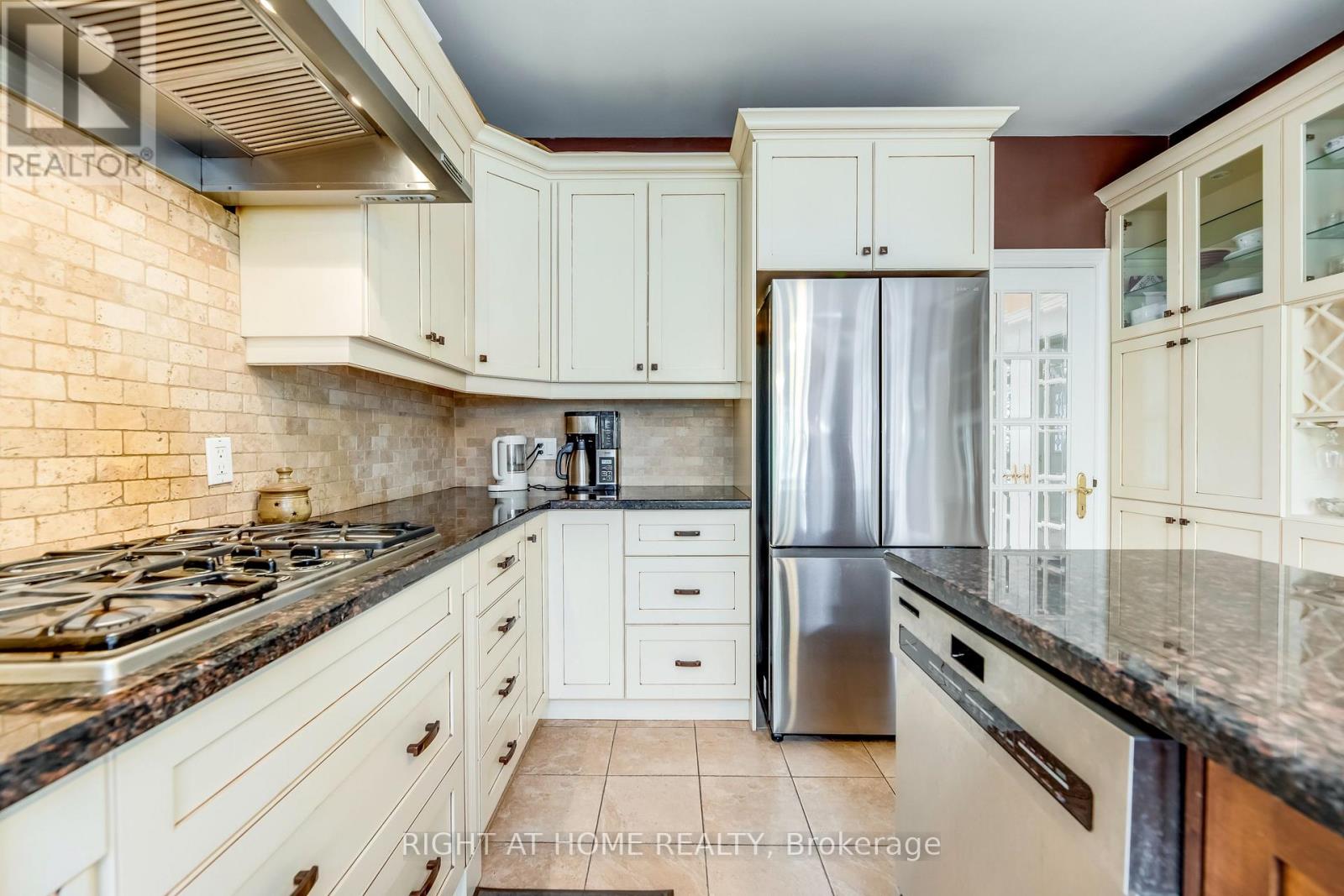 2175 Oneida Court, Mississauga, Ontario  L5C 4G5 - Photo 16 - W13718652