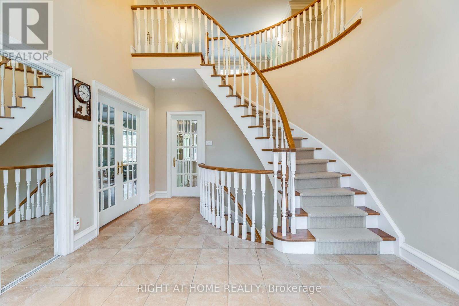 2175 Oneida Court, Mississauga, Ontario  L5C 4G5 - Photo 2 - W13718652