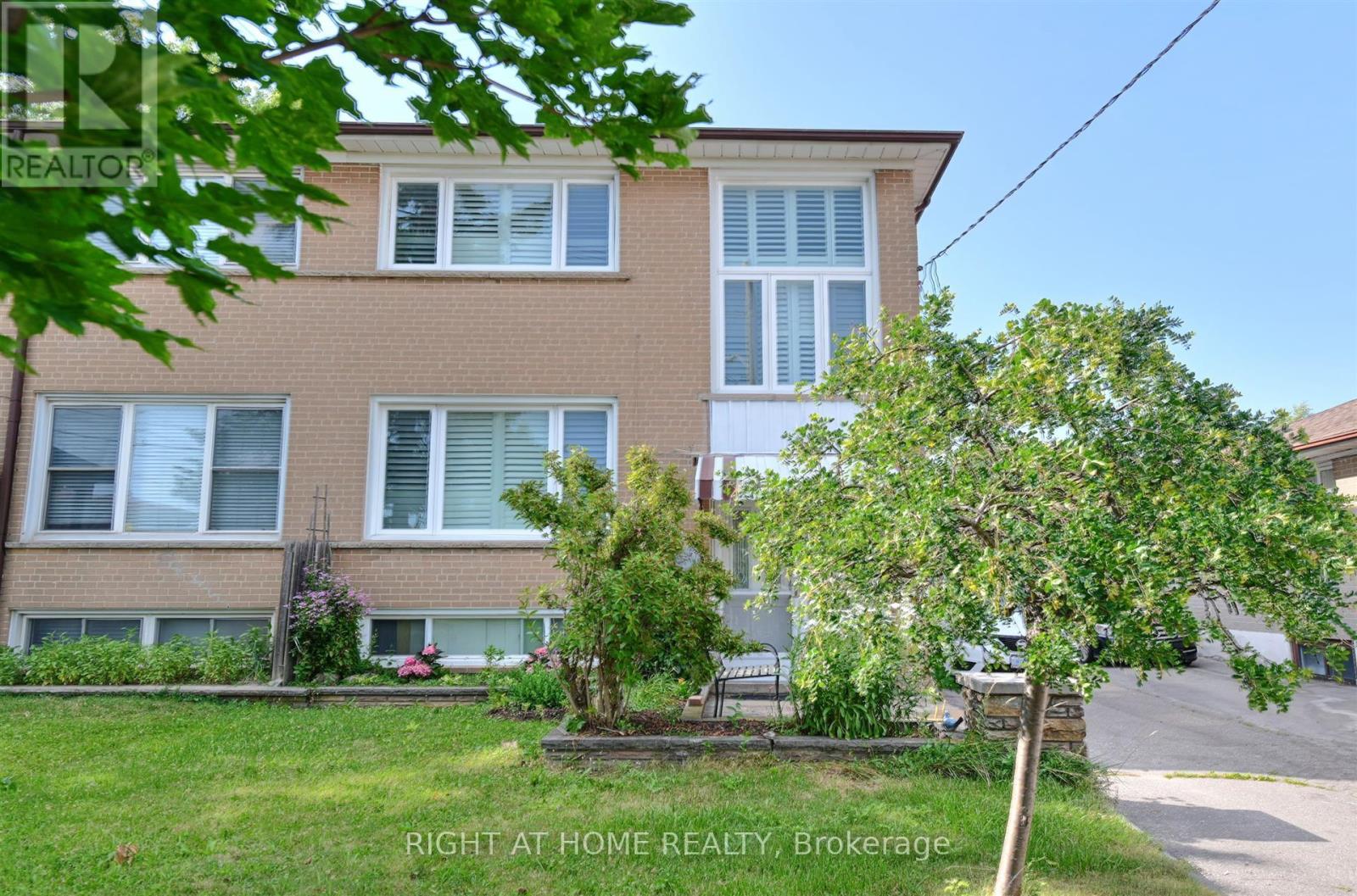 50 Chalkfarm Drive, Toronto, Ontario  M3L 1L2 - Photo 2 - W13718716