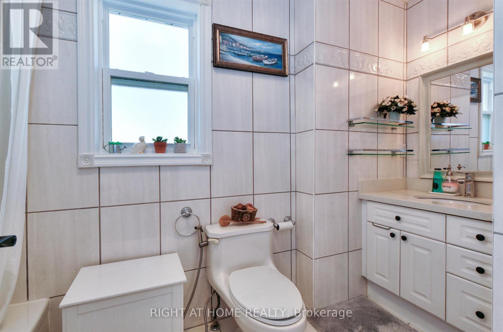 50 Chalkfarm Drive, Toronto, Ontario  M3L 1L2 - Photo 21 - W13718716