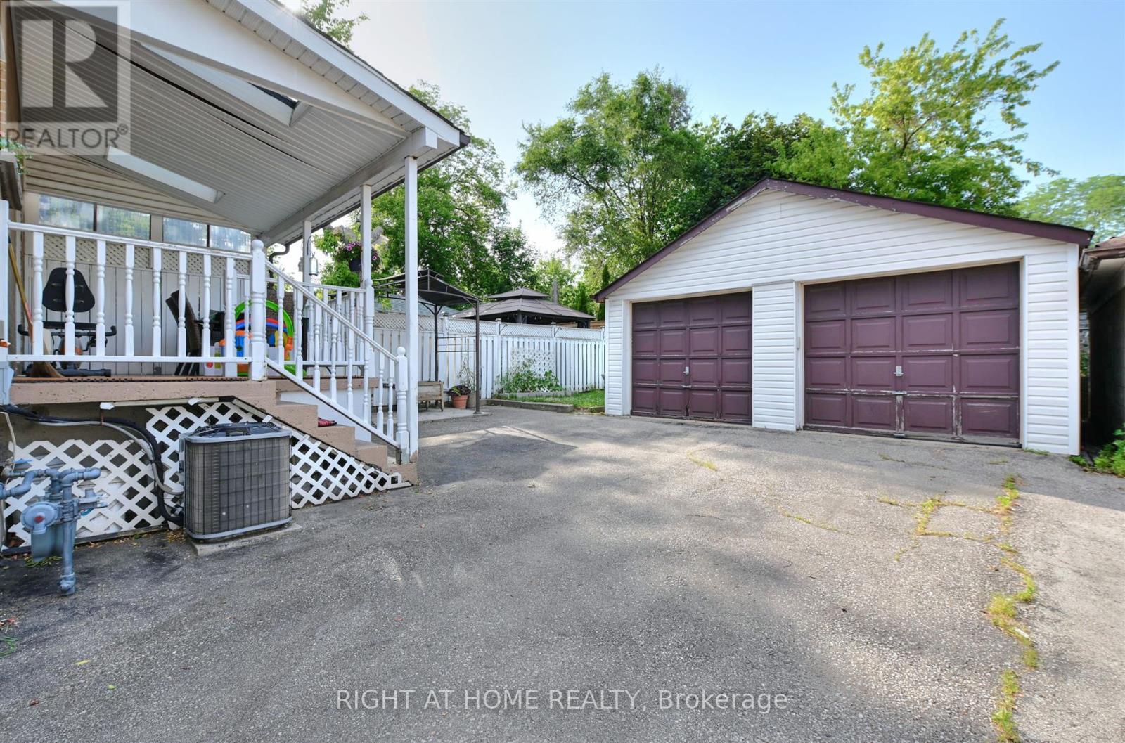 50 Chalkfarm Drive, Toronto, Ontario  M3L 1L2 - Photo 23 - W13718716