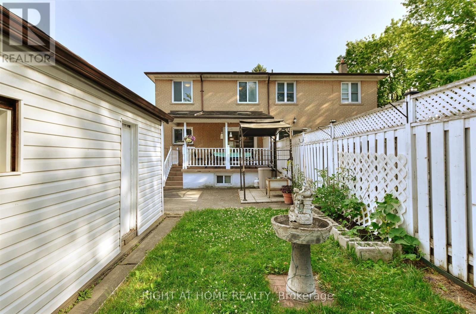 50 Chalkfarm Drive, Toronto, Ontario  M3L 1L2 - Photo 24 - W13718716