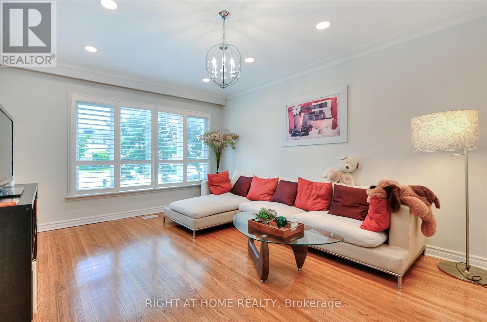 50 Chalkfarm Drive, Toronto, Ontario  M3L 1L2 - Photo 5 - W13718716