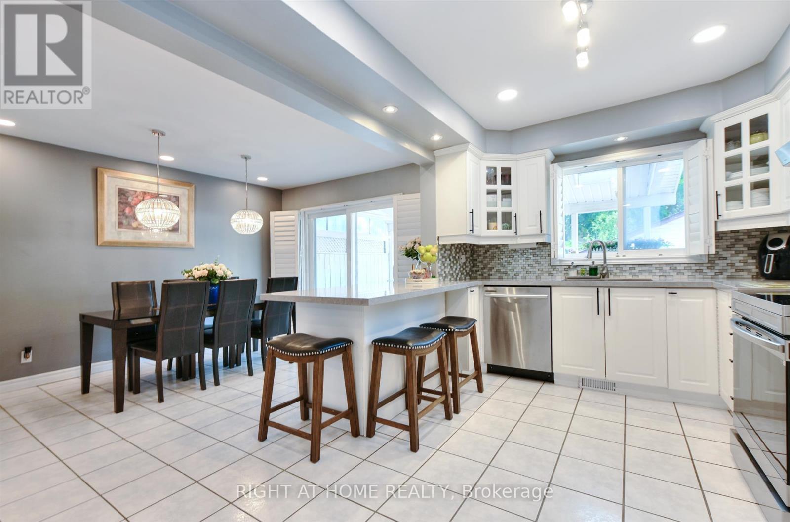 50 Chalkfarm Drive, Toronto, Ontario  M3L 1L2 - Photo 7 - W13718716
