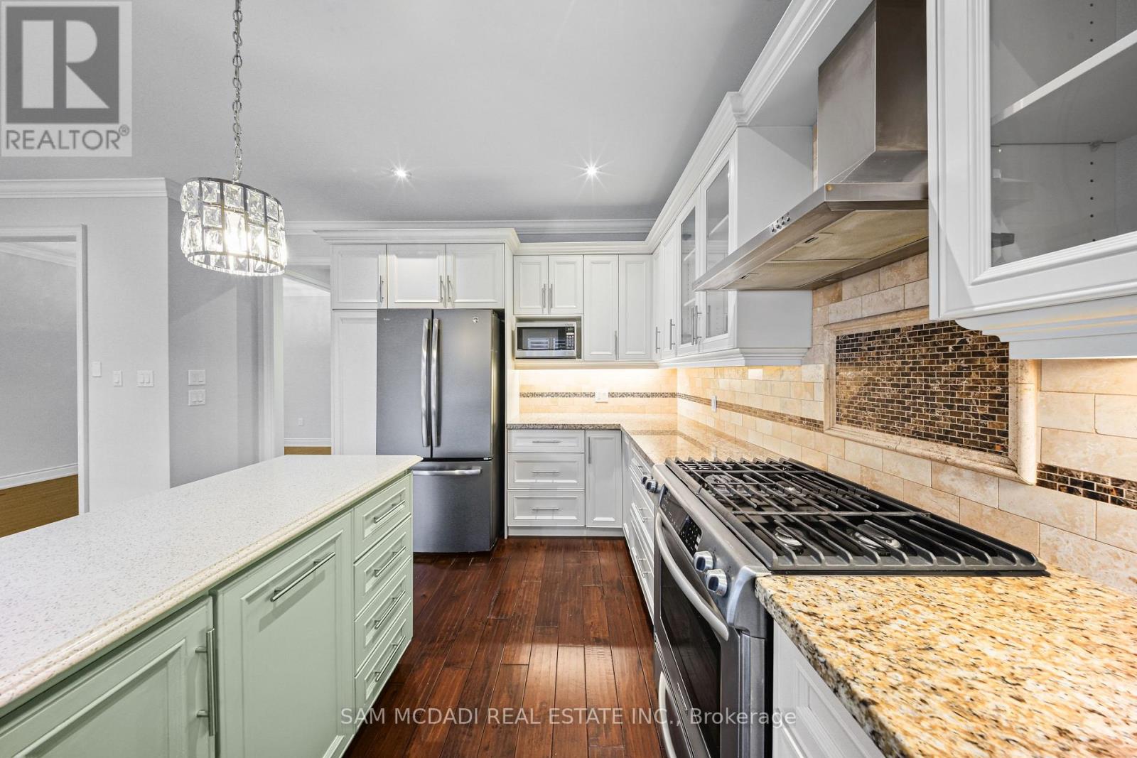 1238 Strathy Avenue, Mississauga, Ontario  L5E 2K6 - Photo 12 - W13718730