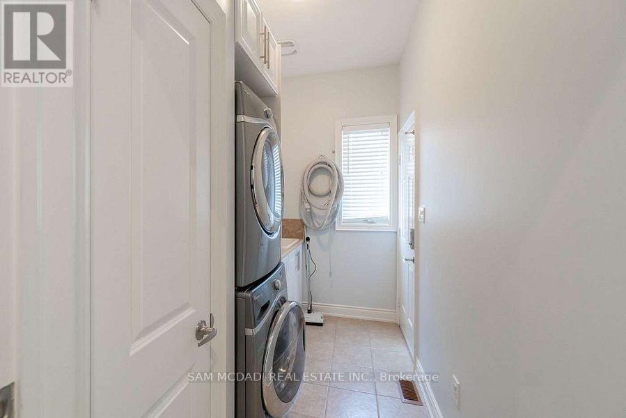 1238 Strathy Avenue, Mississauga, Ontario  L5E 2K6 - Photo 20 - W13718730