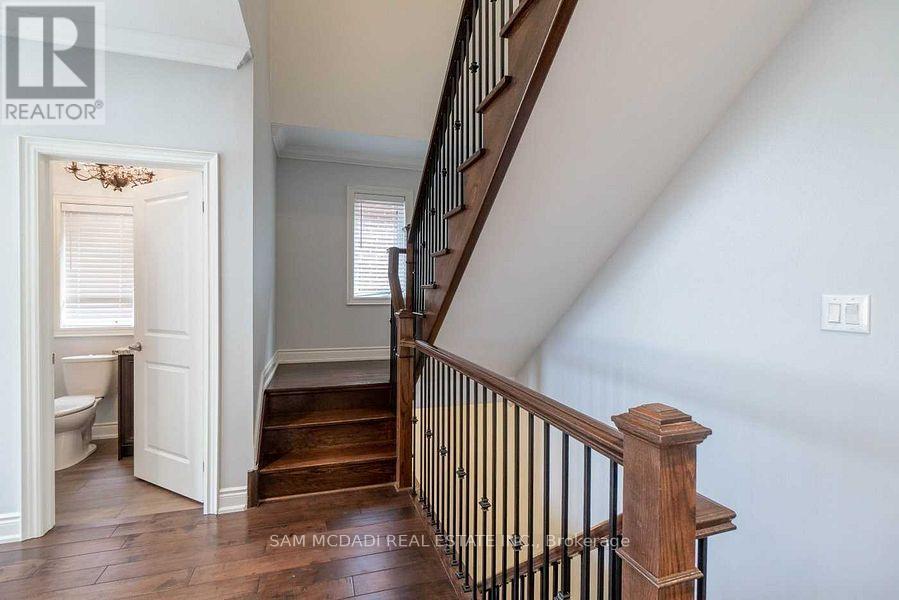 1238 Strathy Avenue, Mississauga, Ontario  L5E 2K6 - Photo 4 - W13718730