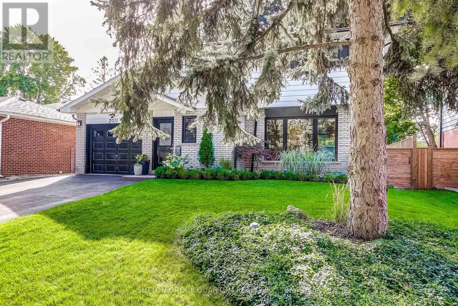2011 Davebrook Road, Mississauga, Ontario L5J 3M4 - Photo 2 - W13718740