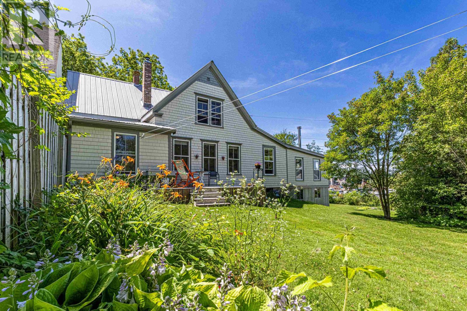 1327 Main Street, Murray Harbour, Prince Edward Island  C0A 1V0 - Photo 1 - 202621684