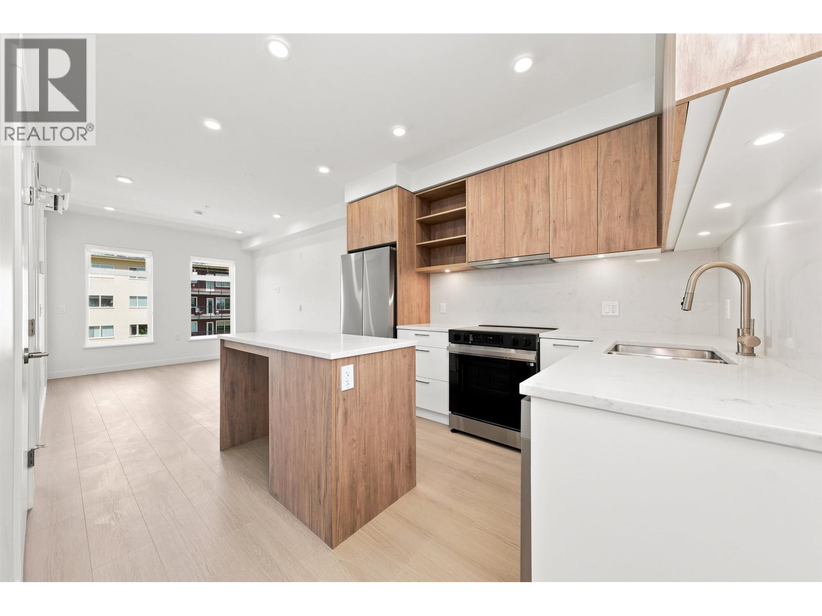 207 82 FIRST STREET, New Westminster, British Columbia