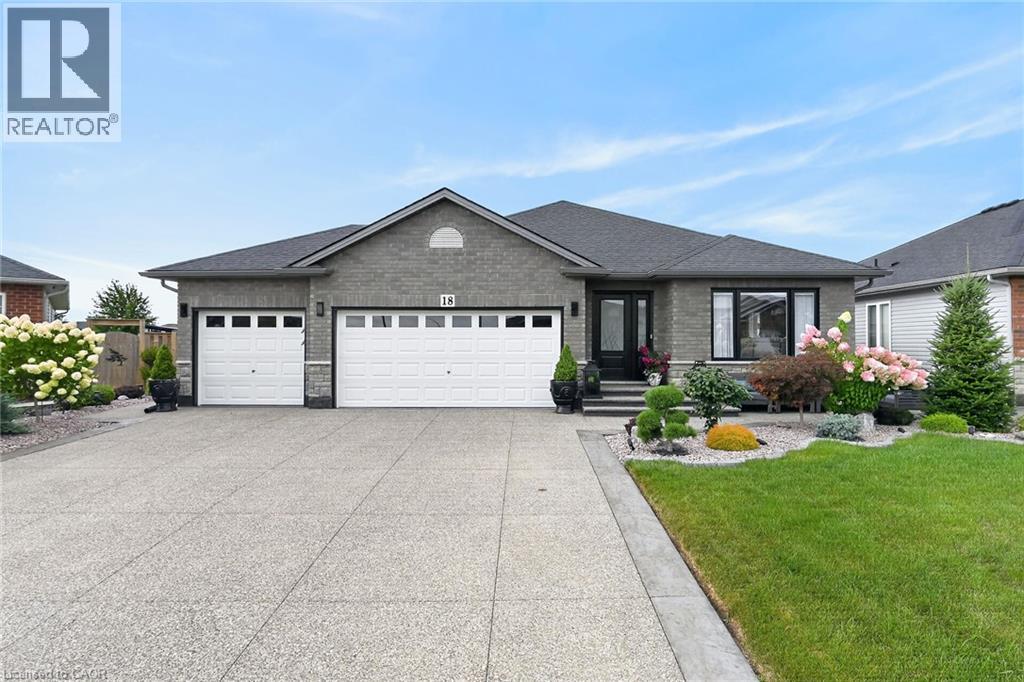 18 Linda Crescent — photo 2