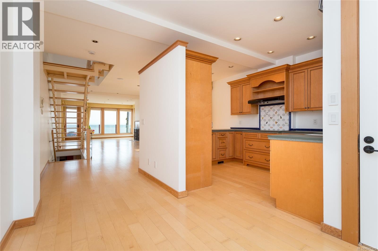 1518 Dallas Rd, Victoria, British Columbia  V8S 1A3 - Photo 28 - 1047193