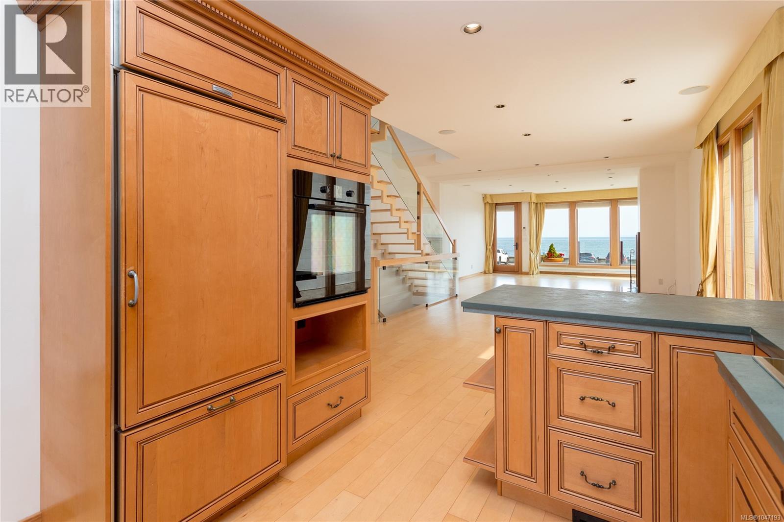 1518 Dallas Rd, Victoria, British Columbia  V8S 1A3 - Photo 25 - 1047193