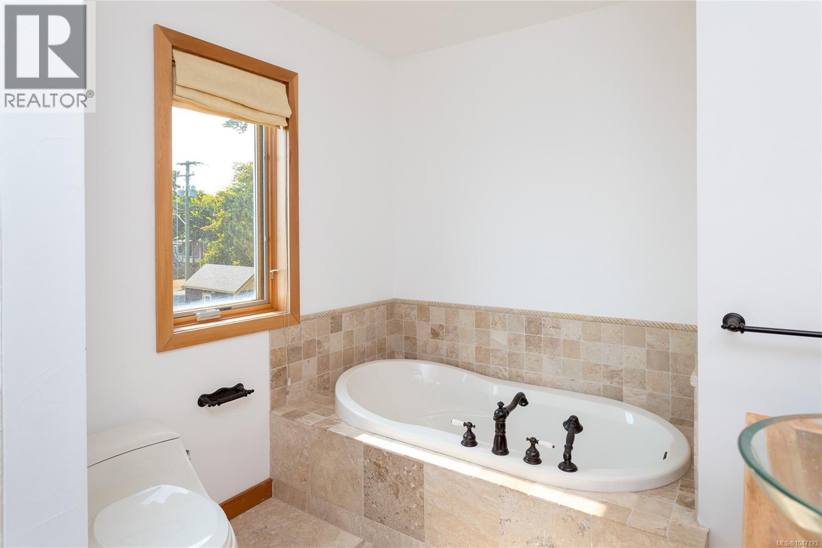 1518 Dallas Rd, Victoria, British Columbia  V8S 1A3 - Photo 34 - 1047193