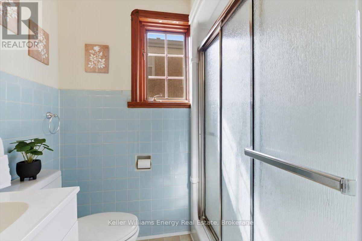 216 College Avenue, Oshawa, Ontario  L1J 1R7 - Photo 14 - E13718956