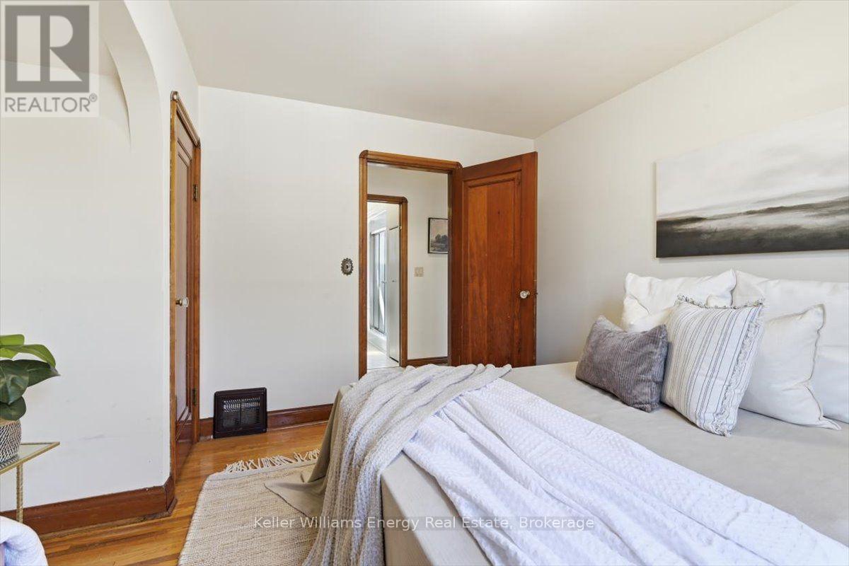 216 College Avenue, Oshawa, Ontario  L1J 1R7 - Photo 16 - E13718956