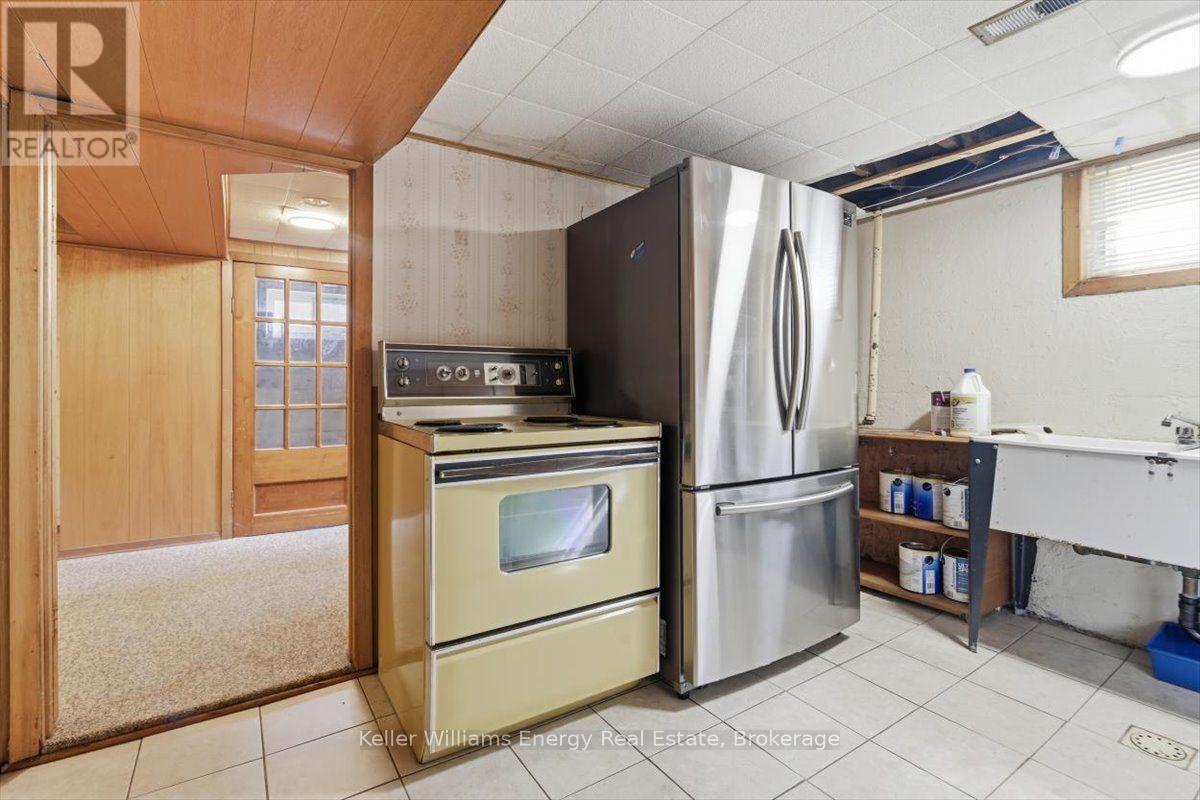 216 College Avenue, Oshawa, Ontario  L1J 1R7 - Photo 30 - E13718956