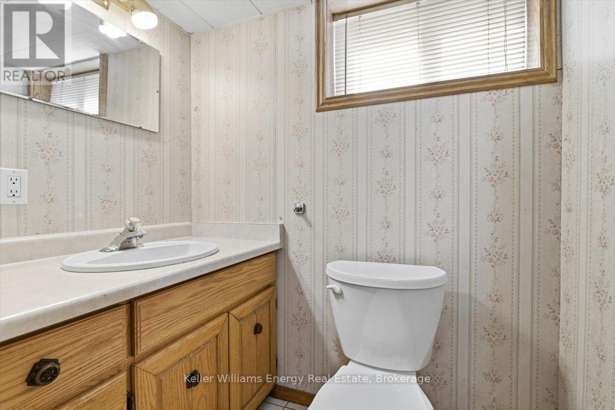 216 College Avenue, Oshawa, Ontario  L1J 1R7 - Photo 33 - E13718956