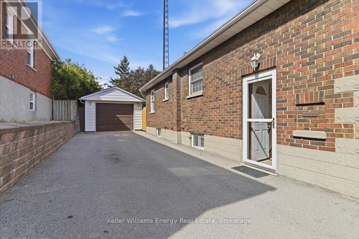 216 College Avenue, Oshawa, Ontario  L1J 1R7 - Photo 36 - E13718956