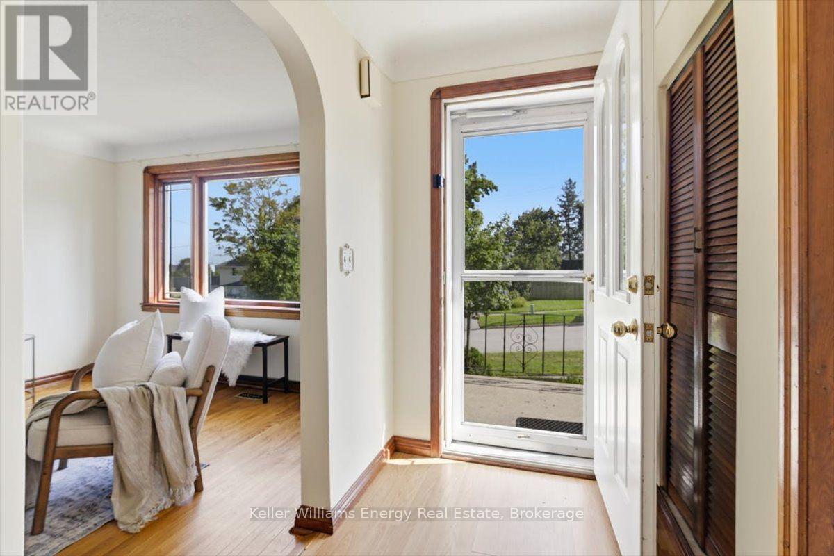 216 College Avenue, Oshawa, Ontario  L1J 1R7 - Photo 6 - E13718956