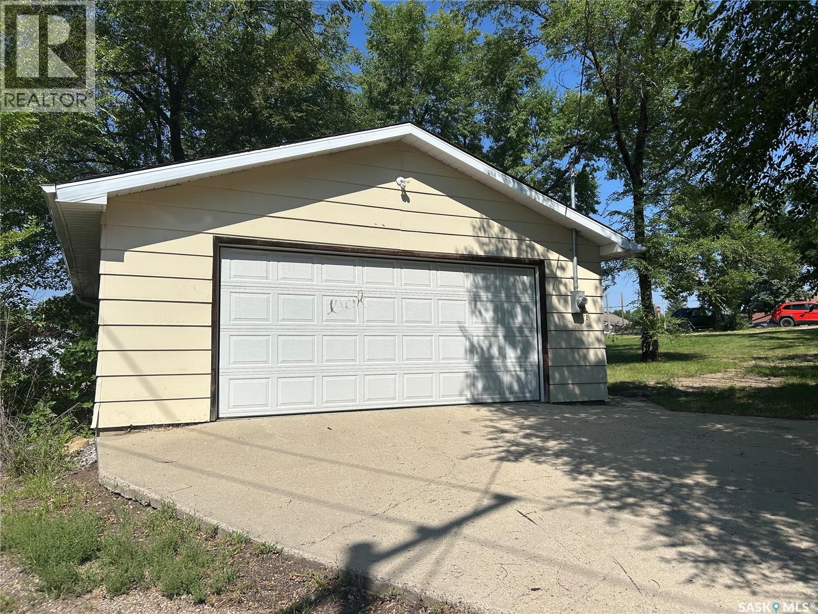 1138 1st Street, Estevan, Saskatchewan  S4A 0G9 - Photo 2 - SK046732