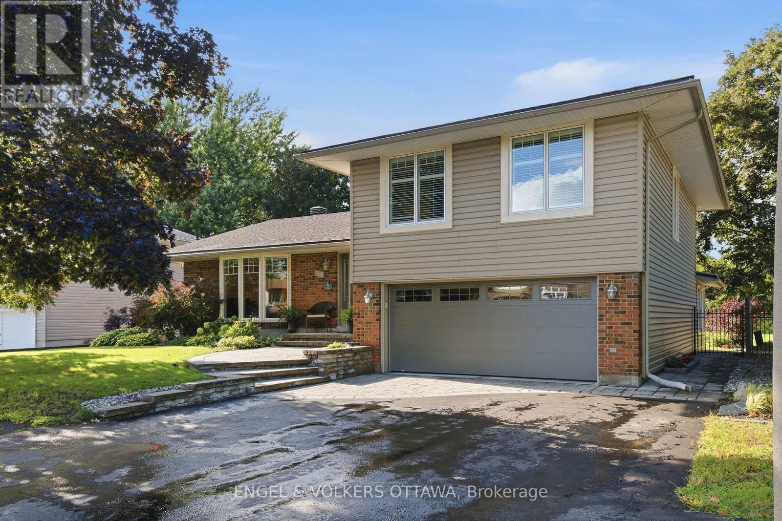 885 PLANTE DRIVE, Ottawa, Ontario