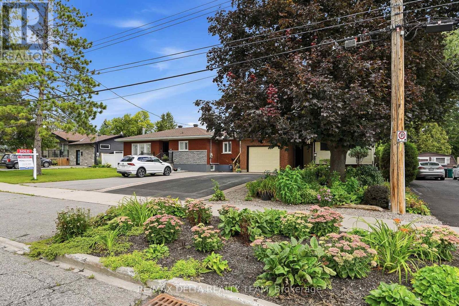1587 Maxime Street, Ottawa, Ontario  K1B 3K9 - Photo 2 - X13718962