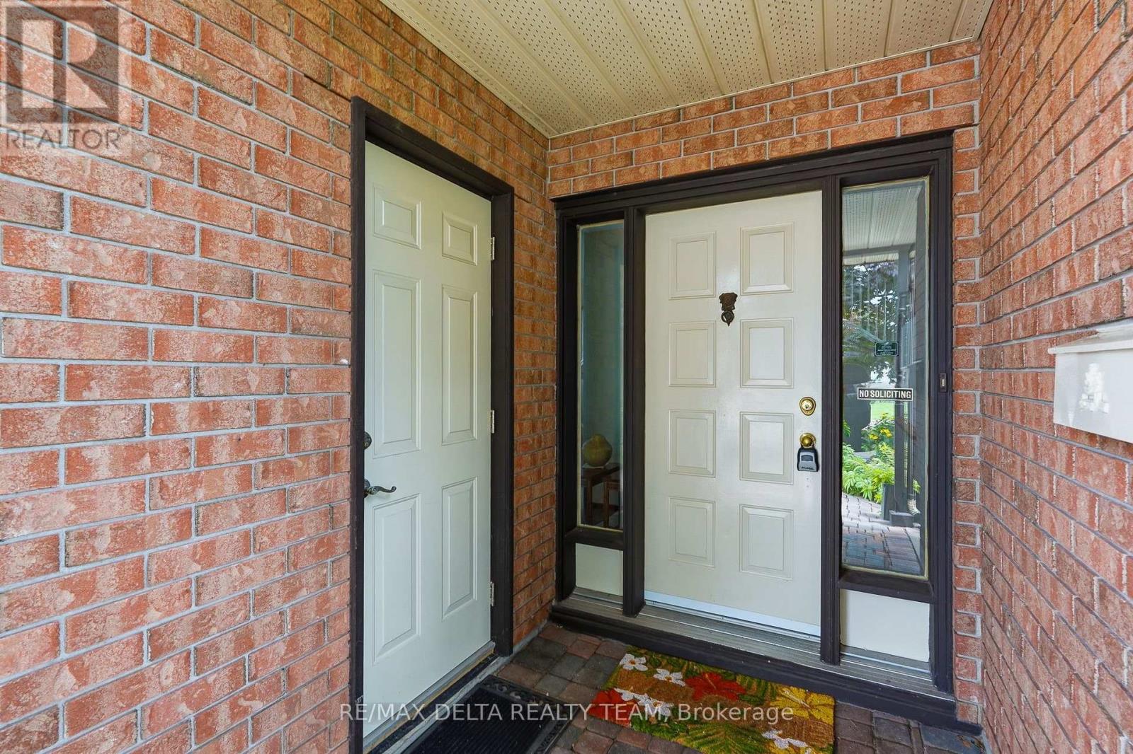 1587 Maxime Street, Ottawa, Ontario  K1B 3K9 - Photo 3 - X13718962