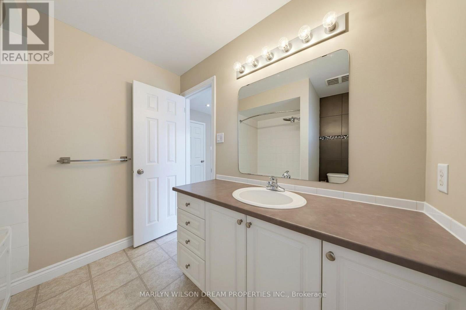 32 Valencia Street, Ottawa, Ontario  K2G 6T1 - Photo 23 - X13718974