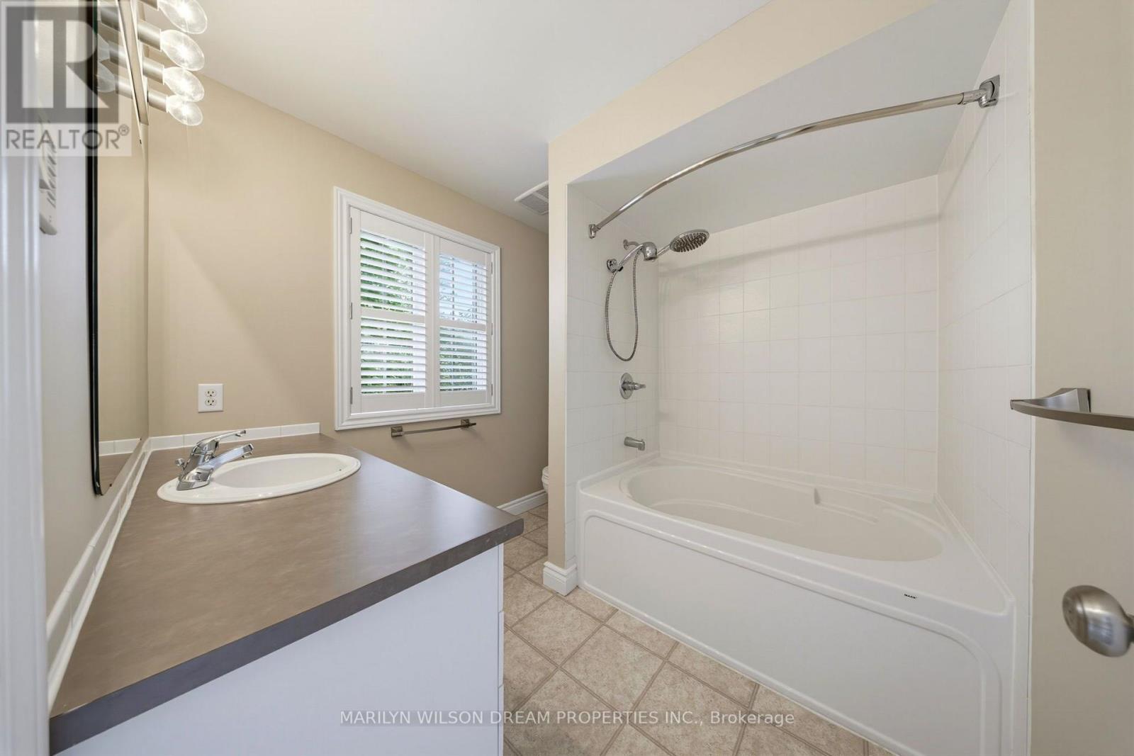 32 Valencia Street, Ottawa, Ontario  K2G 6T1 - Photo 24 - X13718974