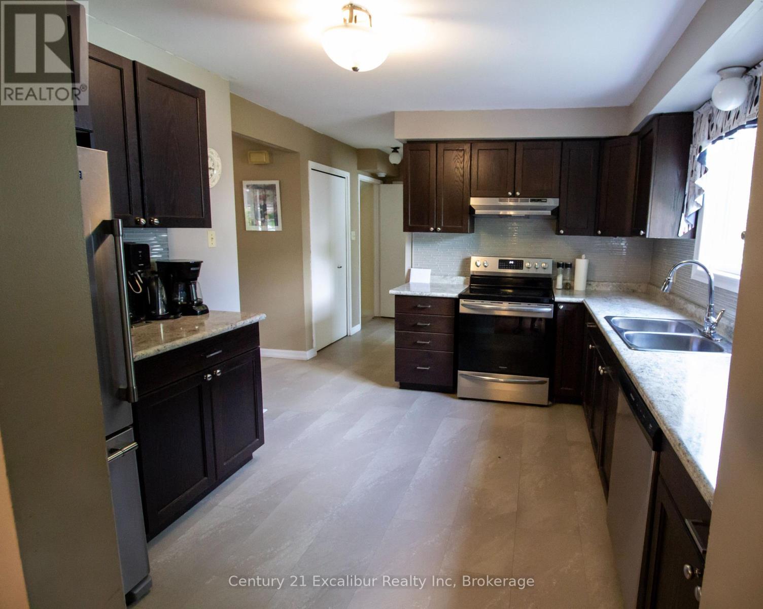6 Braeside Road, Centre Wellington, Ontario  N1M 2Y8 - Photo 3 - X13718764