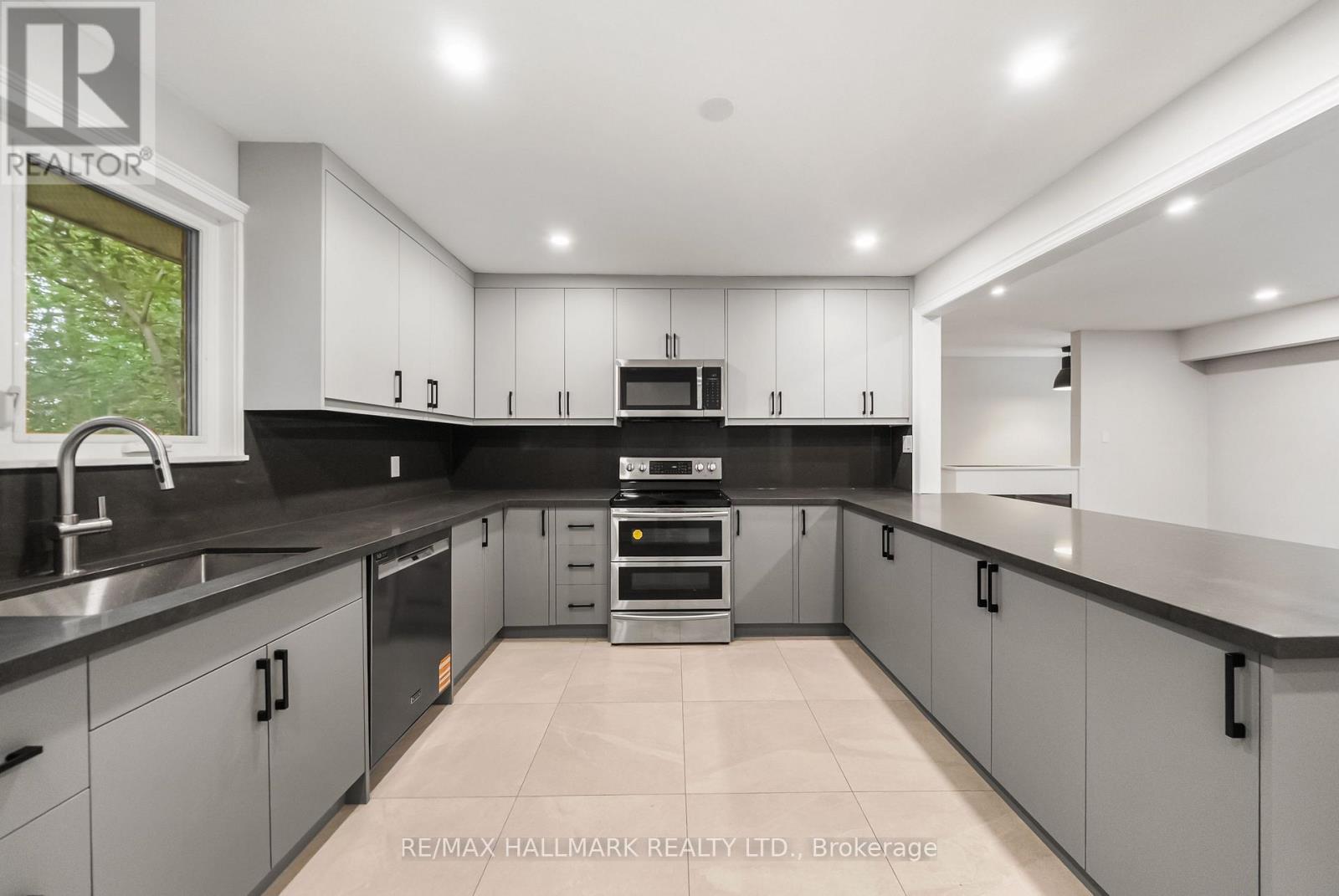 541 Rouge Hills Drive, Toronto, Ontario  M1C 2Z9 - Photo 9 - E13718960