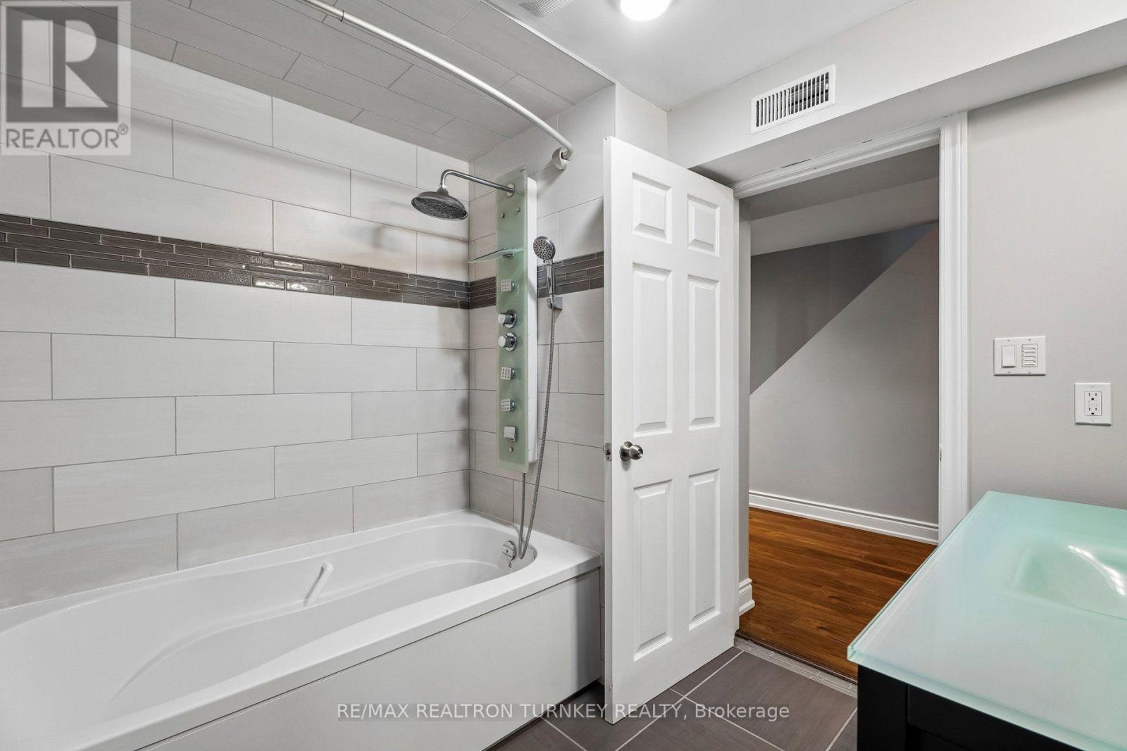 805 Playter Crescent, Newmarket, Ontario  L3X 1W7 - Photo 39 - N13718896