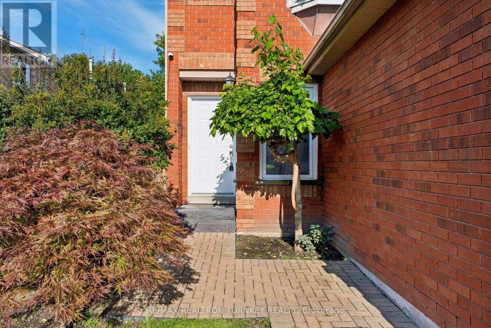 805 Playter Crescent, Newmarket, Ontario  L3X 1W7 - Photo 4 - N13718896
