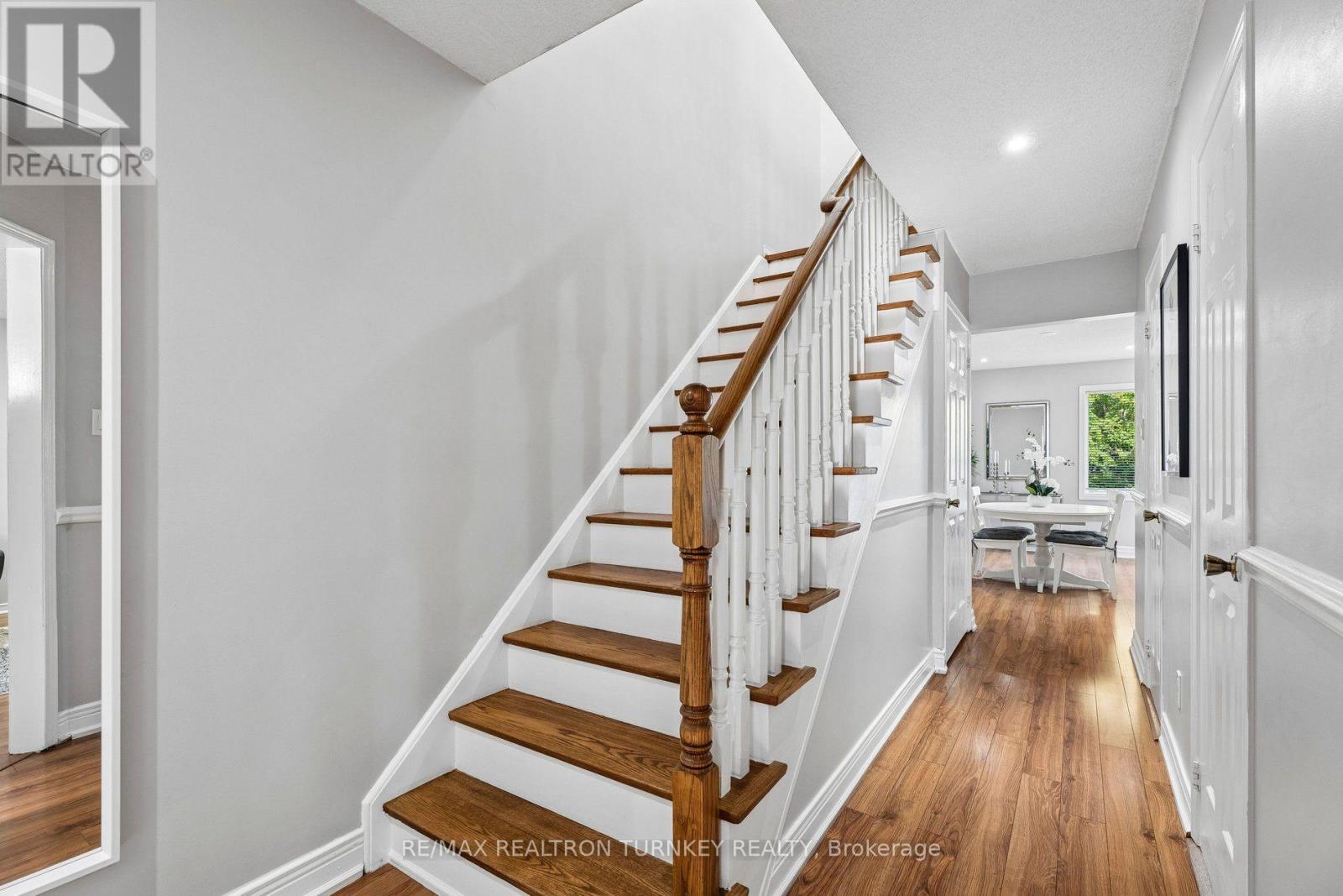 805 Playter Crescent, Newmarket, Ontario  L3X 1W7 - Photo 5 - N13718896