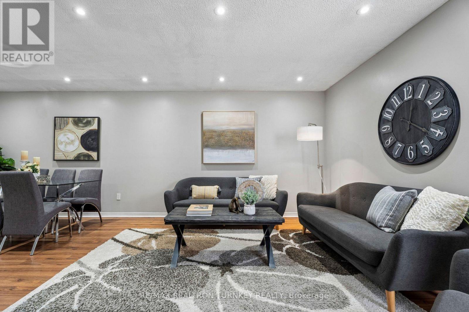 805 Playter Crescent, Newmarket, Ontario  L3X 1W7 - Photo 6 - N13718896