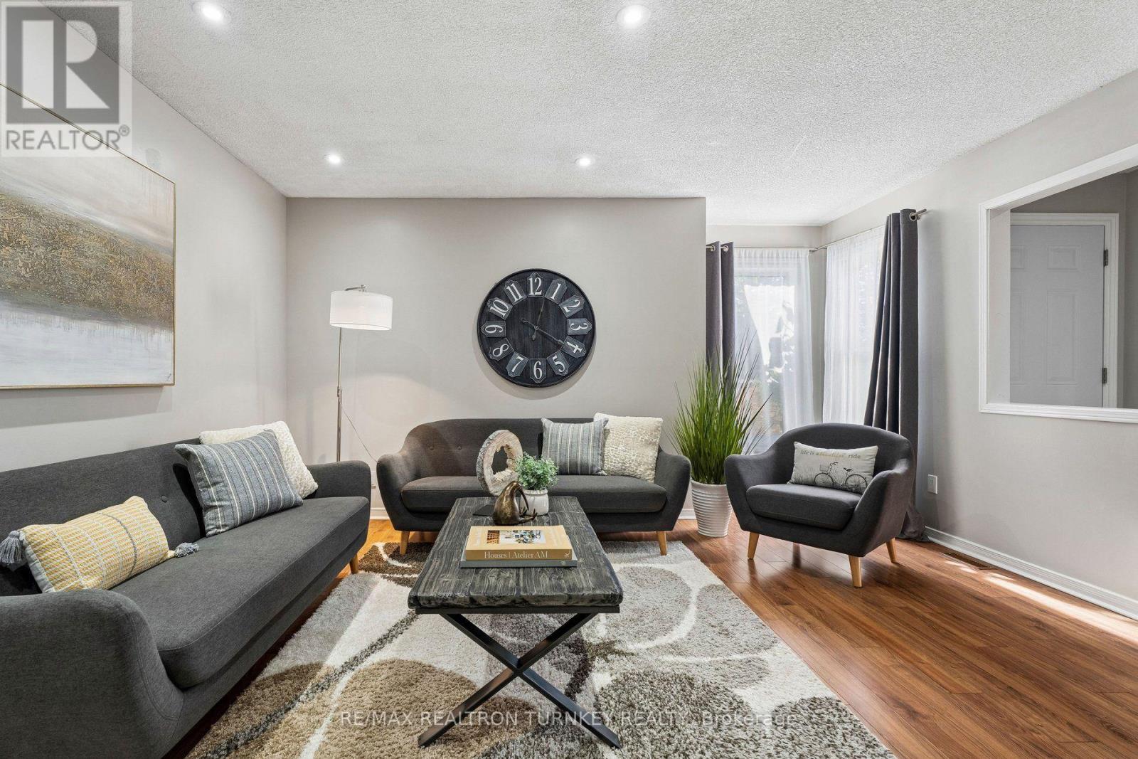 805 Playter Crescent, Newmarket, Ontario  L3X 1W7 - Photo 9 - N13718896