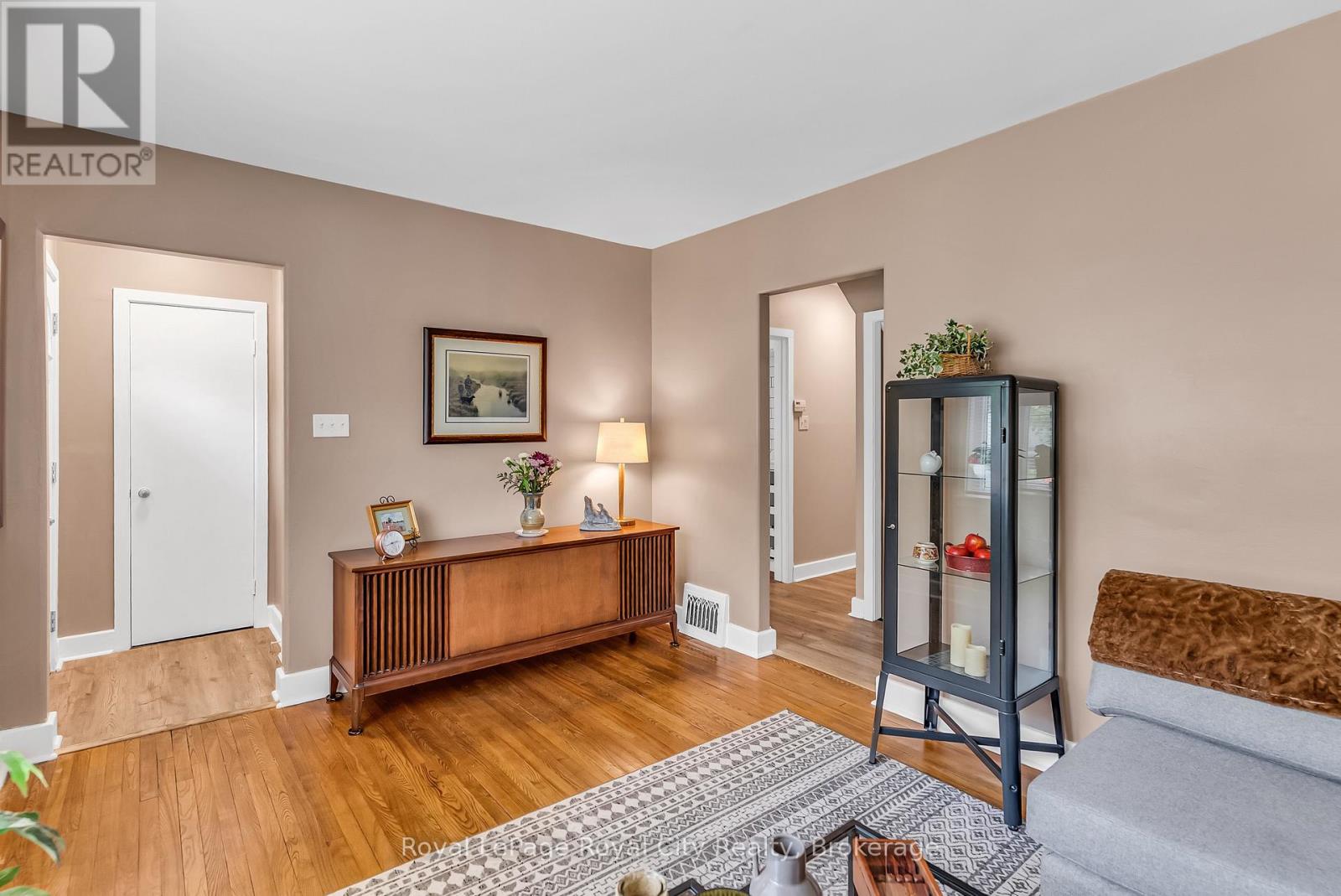 56 Winston Crescent, Guelph (St. George's), Ontario  N1E 2K2 - Photo 6 - X13718900
