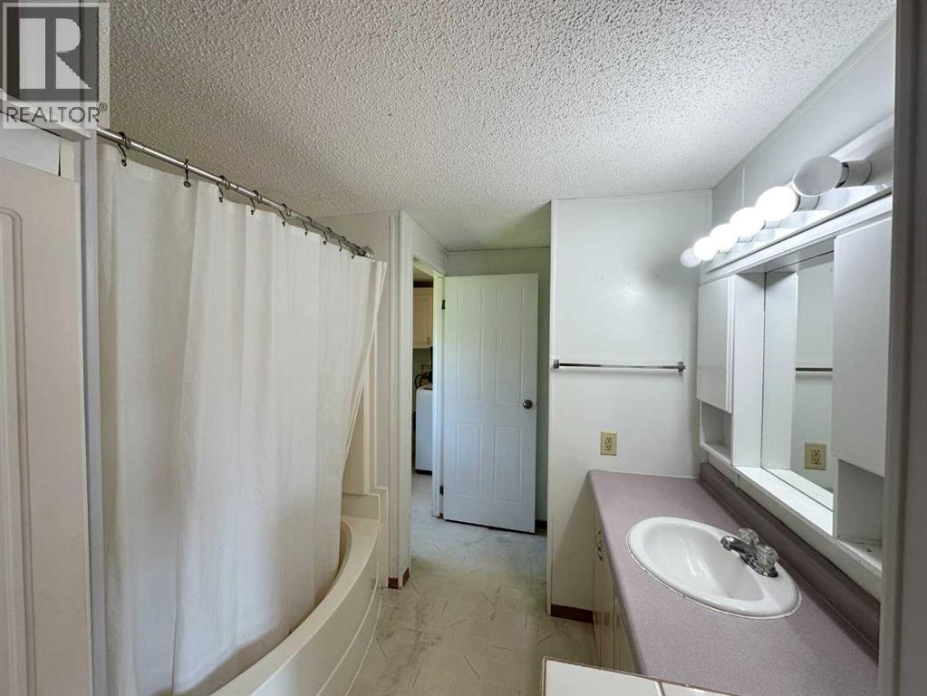 5001 51 Street, Clandonald, Alberta  T0B 0X0 - Photo 9 - A2333339