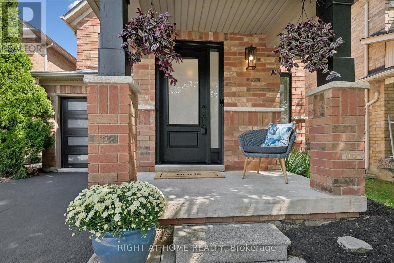 2294 Seton Crescent, Burlington, Ontario  L7L 6Y4 - Photo 3 - W13718864