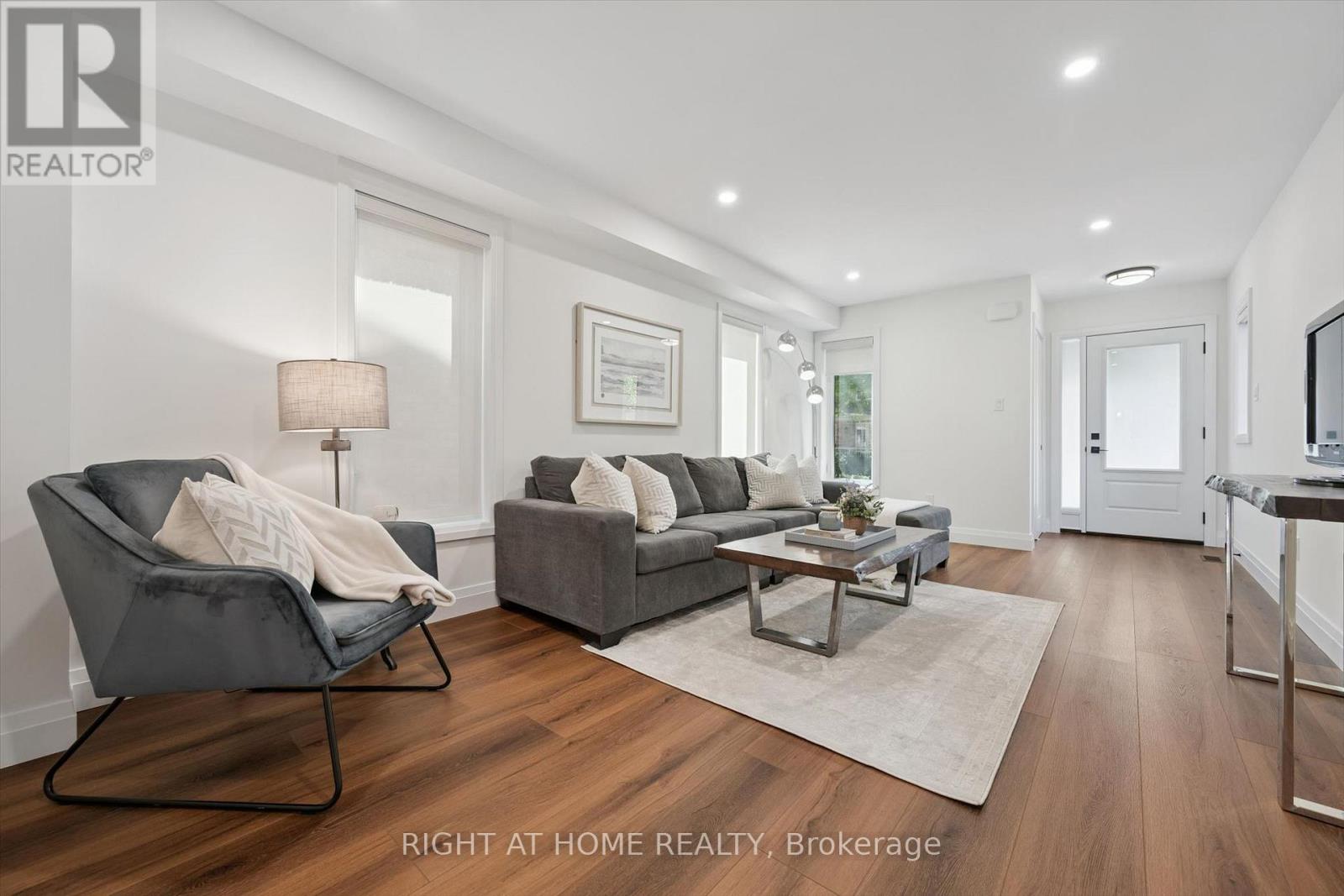 2294 Seton Crescent, Burlington, Ontario  L7L 6Y4 - Photo 6 - W13718864
