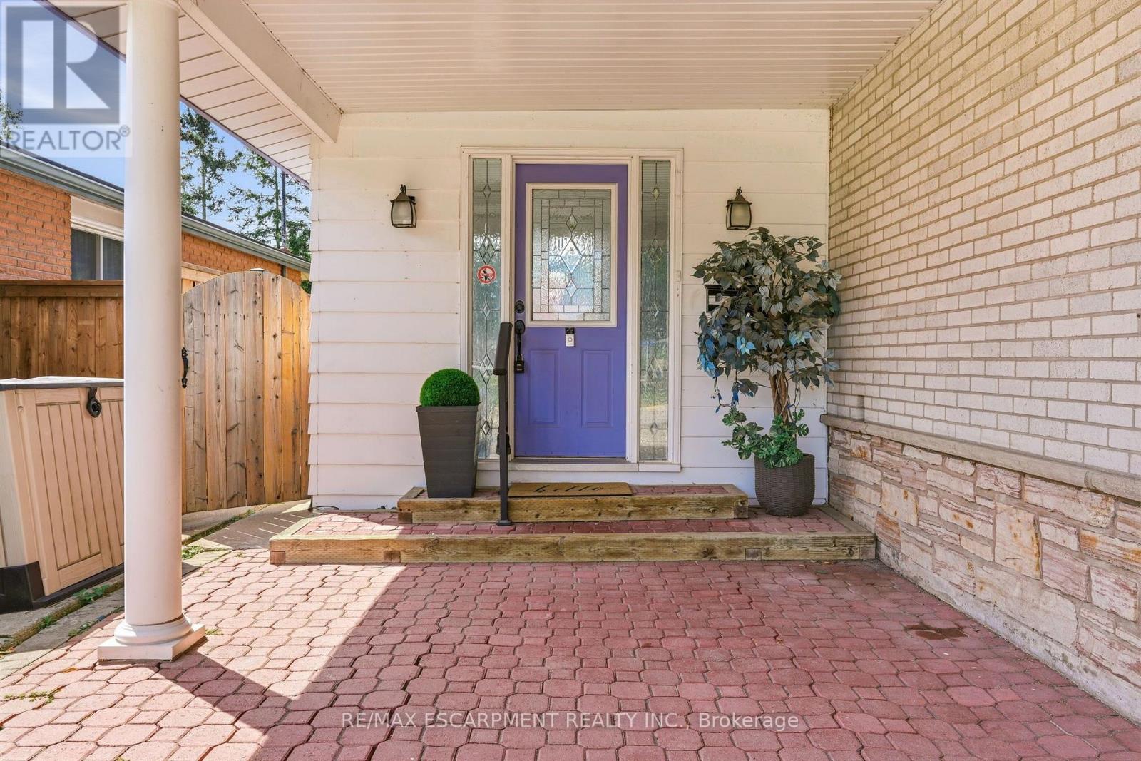 616 Mullin Way, Burlington, Ontario  L7L 4J4 - Photo 3 - W13718944