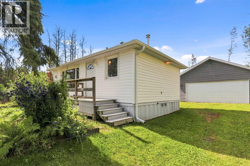 164 Crescent Drive, Thunder Lake, Alberta  T7N 1N3 - Photo 1 - A2338068
