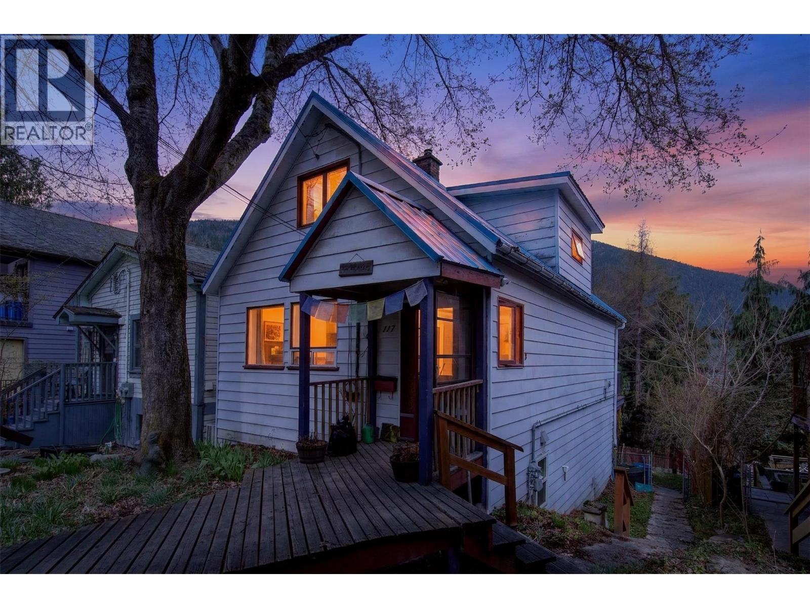117 High Street, Nelson, British Columbia  V1L 3Z5 - Photo 1 - 10398821