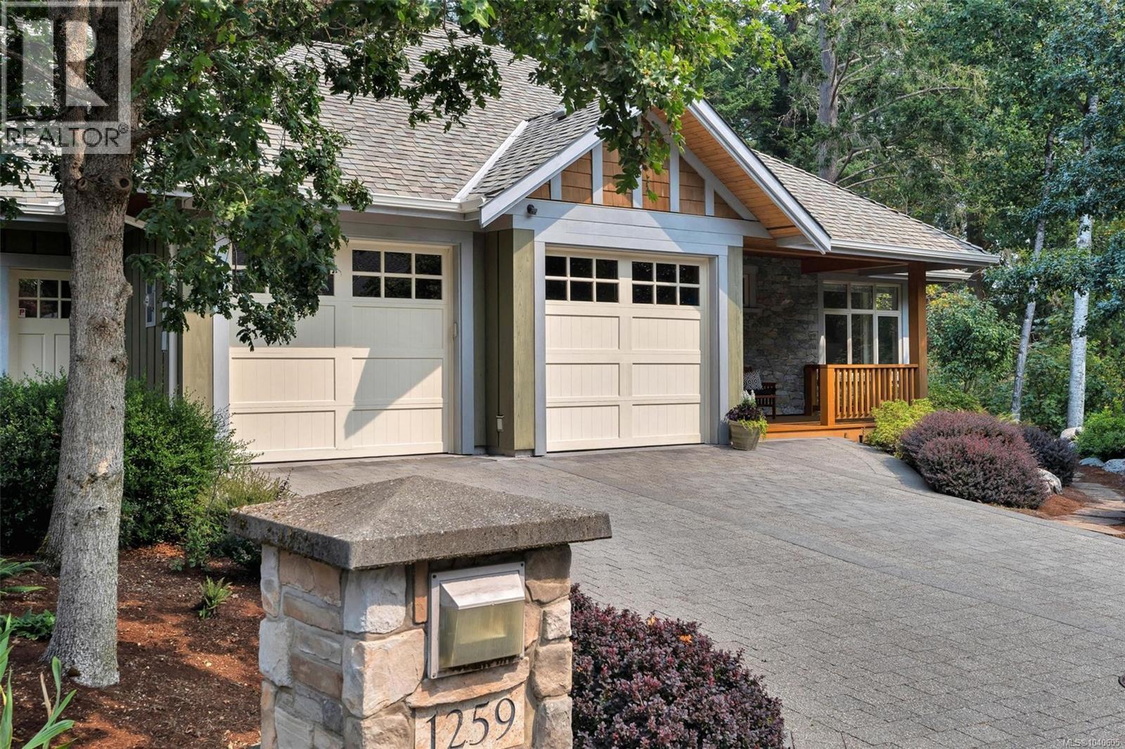 1259 Oceanwood Lane, Saanich, British Columbia V8X 0A4 - Photo 1 - 1040605