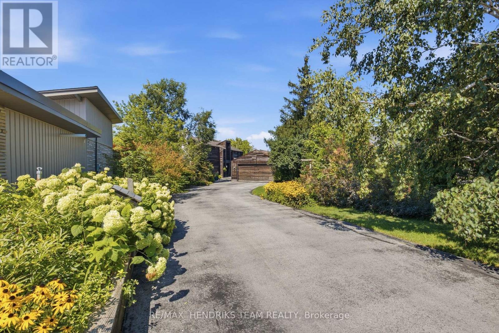 10 Vergorda Circle, St. Catharines, Ontario  L2T 2P2 - Photo 2 - X13718080