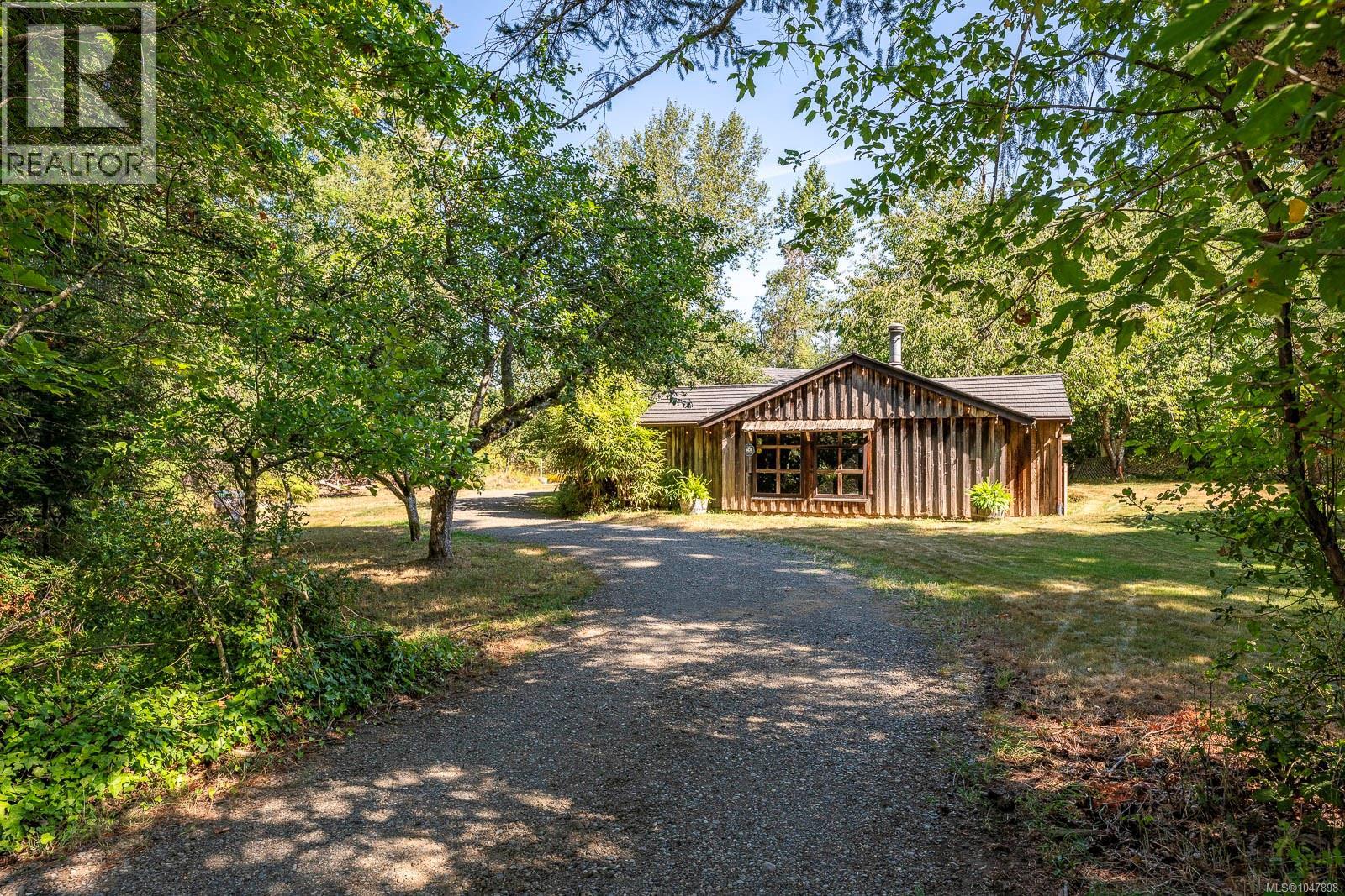 2496 BACK Rd, Courtenay, British Columbia