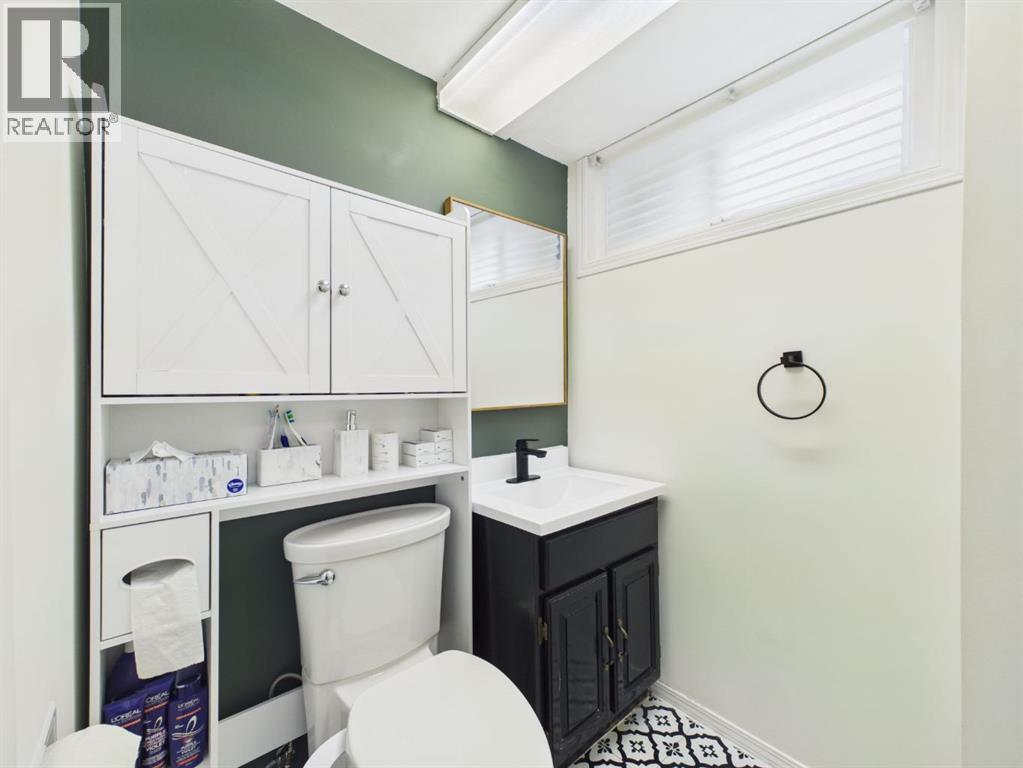 15 Hazelwood Crescent SW, Calgary, Alberta  T2V 3C1 - Photo 37 - A2339712
