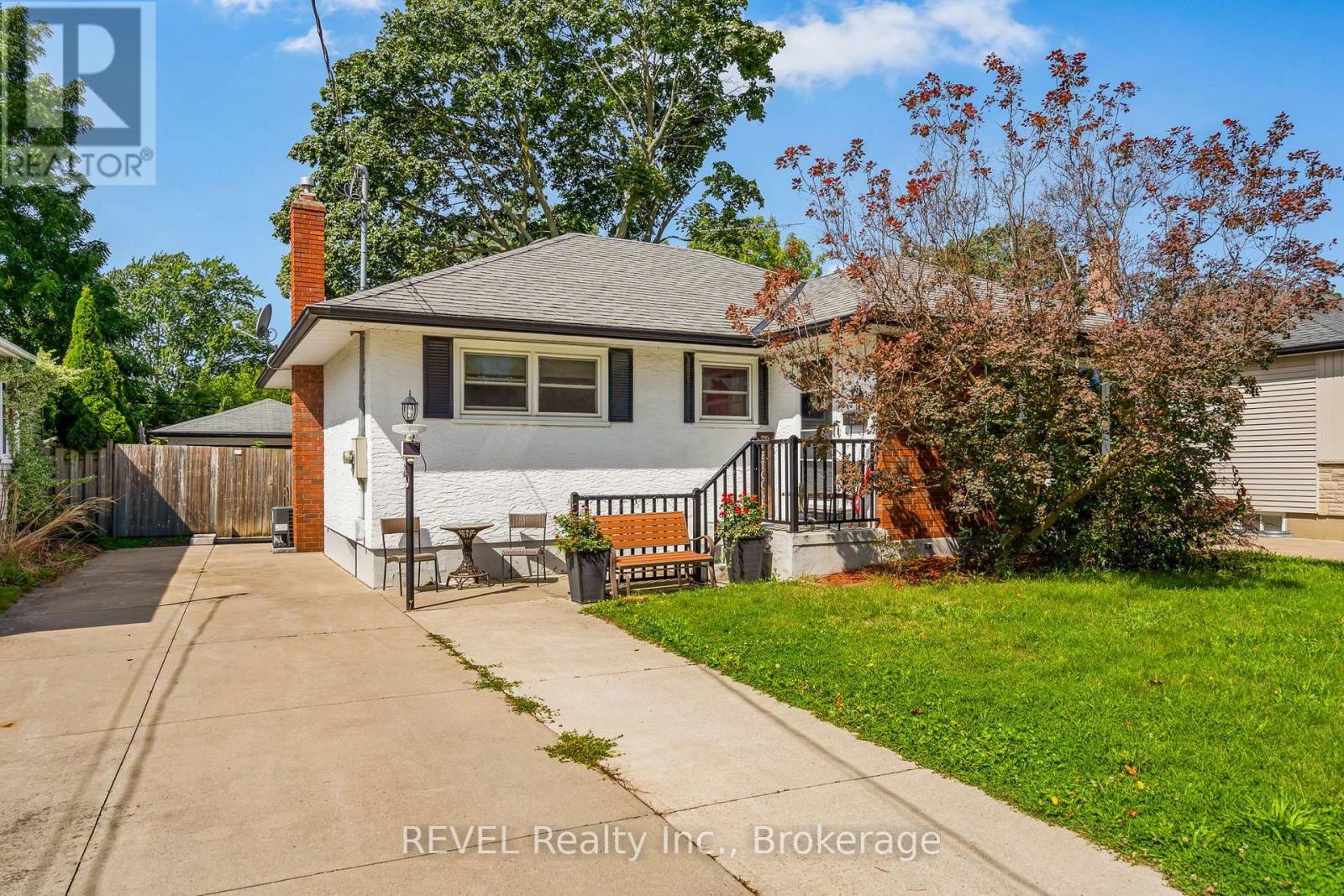 15 DUNCAN DRIVE, St. Catharines, Ontario