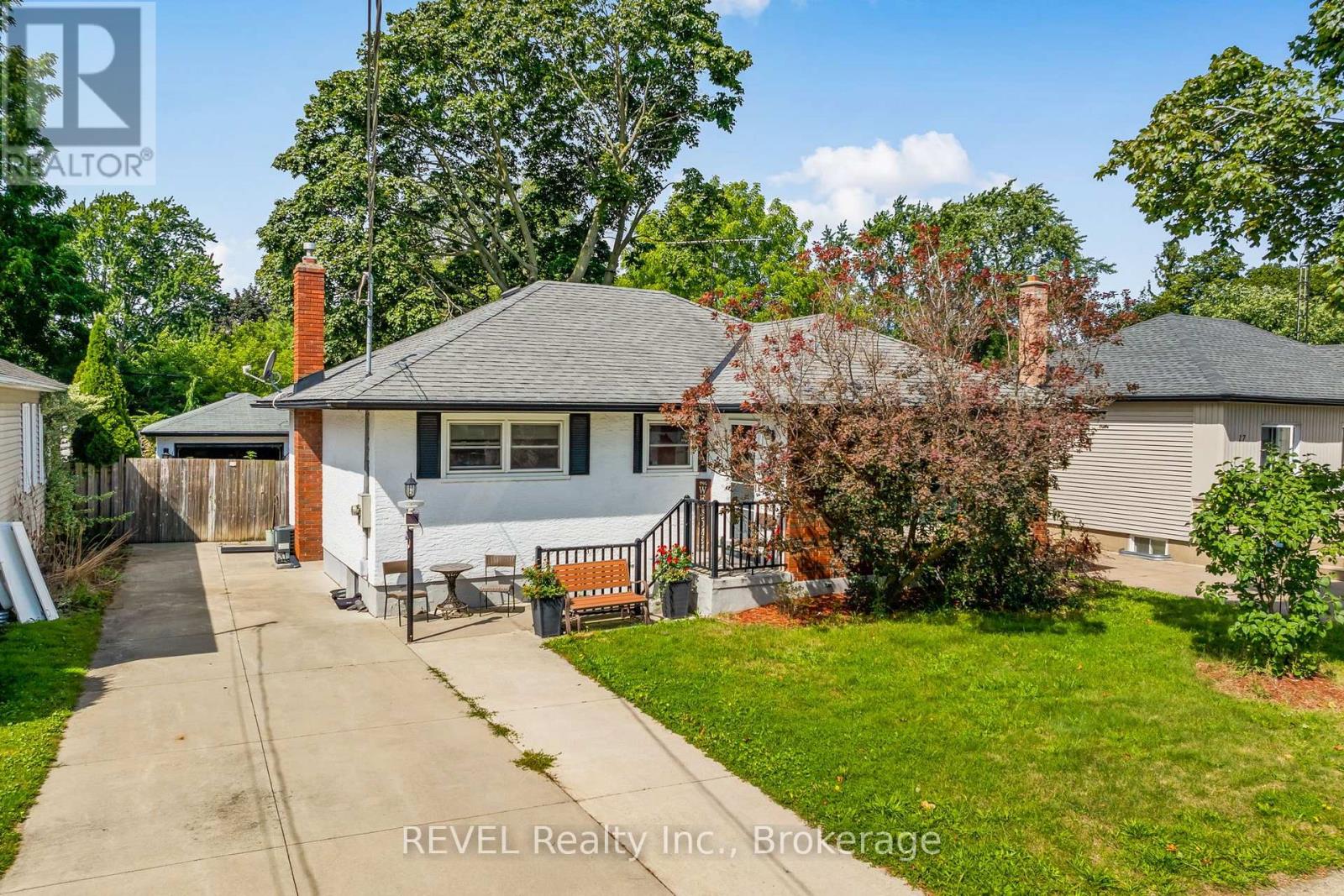 15 Duncan Drive, St. Catharines, Ontario  L2N 3N8 - Photo 2 - X13719114
